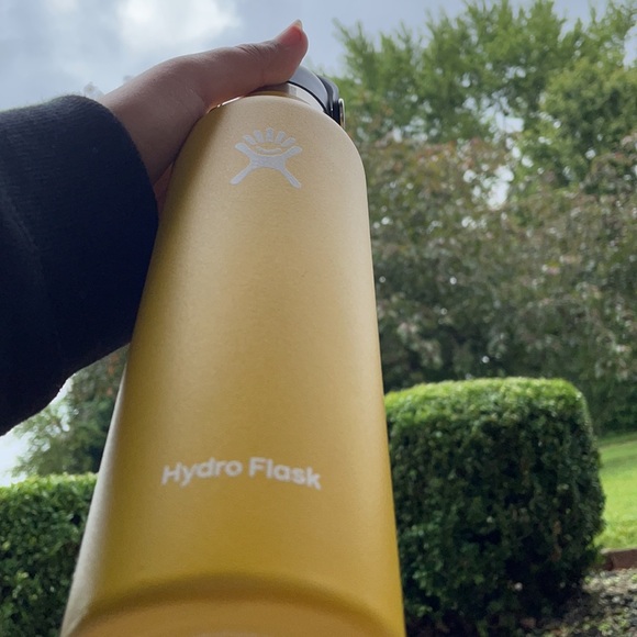 Yellow hydro flask - Picture 3 of 3